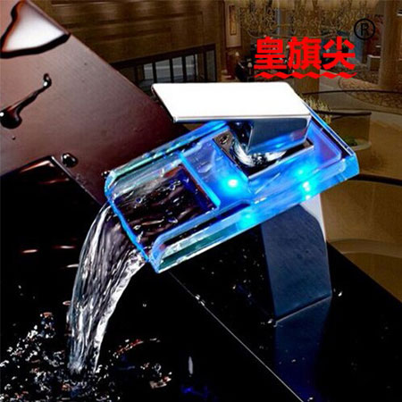 衛浴新亮點 皇旗尖LED發光水龍頭欣賞