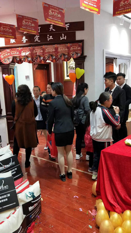 喜報(bào)！德來(lái)客門(mén)窗銅仁旗艦店盛世起航