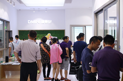 中國建博會20周年現(xiàn)場|德慕尼康同義：重質(zhì)量，重服務(wù)