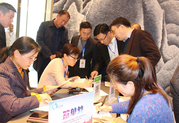 藍貝思特攜光能黑板亮相中國教育裝備展，引廣泛關注