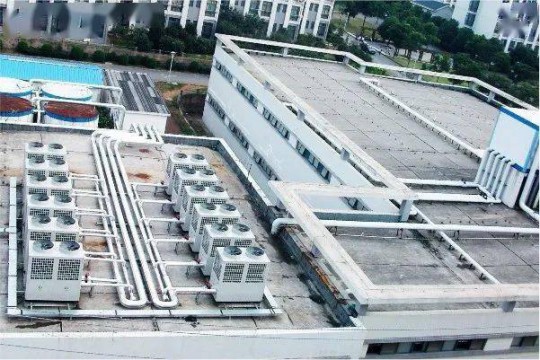 江蘇無錫衛生學校案例，空氣能熱泵機組既能供暖又能提供熱水 