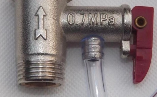電熱水器加熱時水管老滴水，需要找到解決方法才行