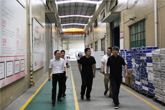 中國五金制品協會、中國日用五金技術開發(fā)中心領導蒞臨櫻花智能鎖考察