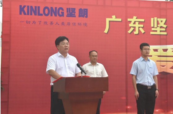 堅(jiān)朗五金無(wú)私捐助，衛(wèi)輝市安都鄉(xiāng)堅(jiān)朗中學(xué)揭牌儀式舉行