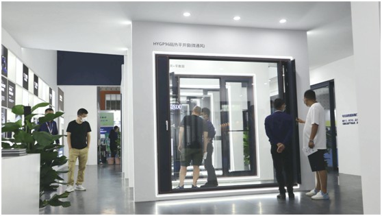 展會進行時丨皇雅門窗系統南京移門展首日盛況，現場直擊!